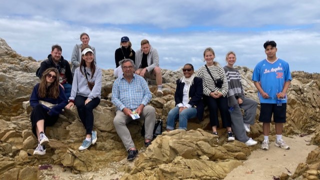 Gruppenfoto der Studierenden in Südafrika mit Prof. Dr. Gert Fieguth.